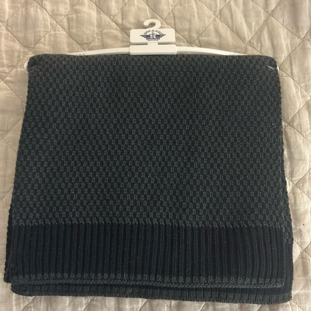 Men’s Dockers scarf